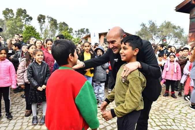 Başkan Soyer “Mahallede Dayanışma Var” gençleriyle buluştu