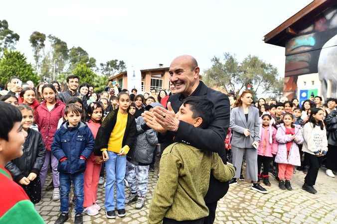 Başkan Soyer “Mahallede Dayanışma Var” gençleriyle buluştu