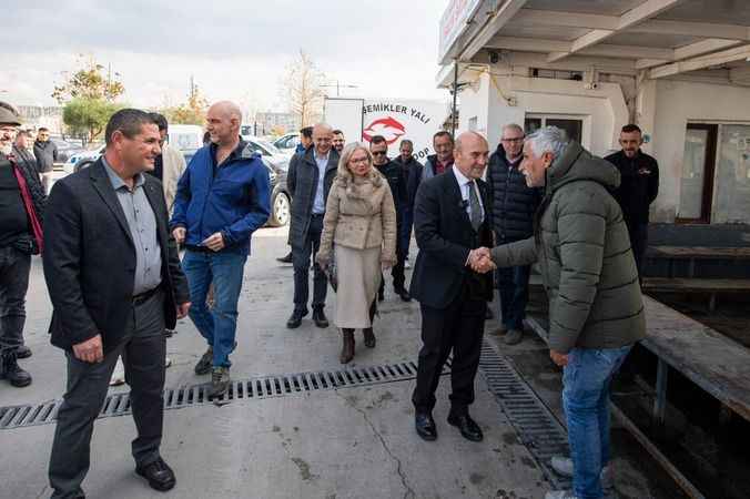 Balıkçılardan Başkan Soyer’e Körfez temizliği teşekkürü