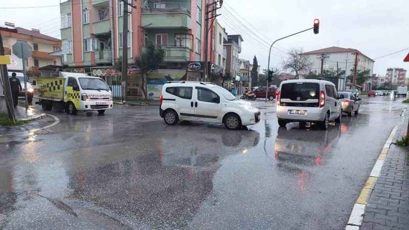 Balıkesirlileri sağanak ve fırtına olumsuz etkiledi