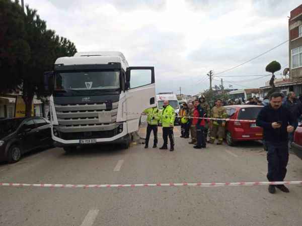 Balıkesir'de korkunç kaza: Yaşlı adam tırın altında kaldı..