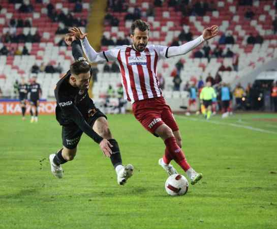 Cimbom'a Sivas'ta soğuk duş: E.Y. Sivasspor: 1 Galatasaray: 1