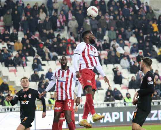 Cimbom'a Sivas'ta soğuk duş: E.Y. Sivasspor: 1 Galatasaray: 1