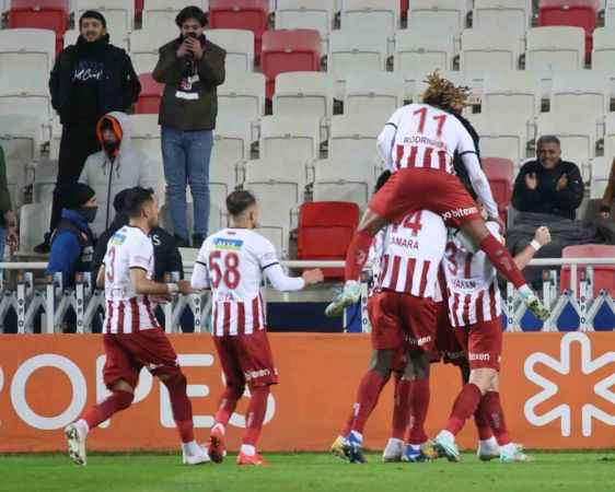 Cimbom'a Sivas'ta soğuk duş: E.Y. Sivasspor: 1 Galatasaray: 1