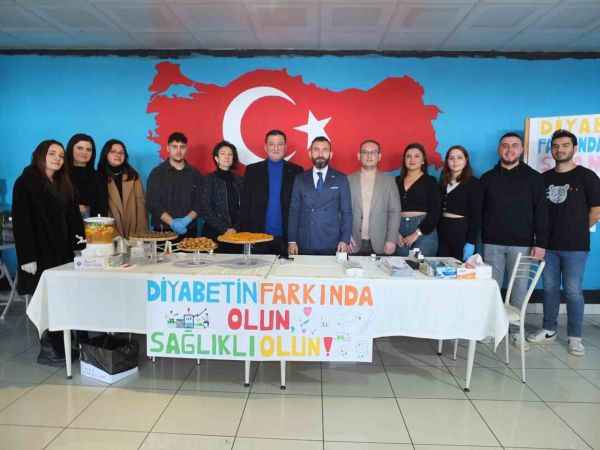 Balıkesir’de üniversiteliler diyabete dikkat çekti, şeker ölçümü yaptı