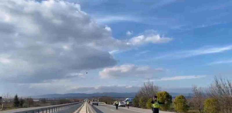 Balıkesir'de biri sizi gözetliyor. Jandarmadan hava destekli trafik uygulaması