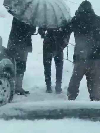 Doğu illeri kara teslim, Şemdinli kara yolu tamamen kapandı..