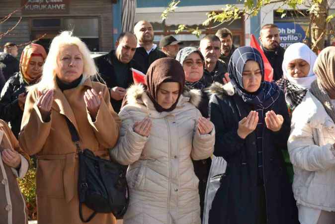 Sındırgı'da eller şehitler ve Gazze için açıldı