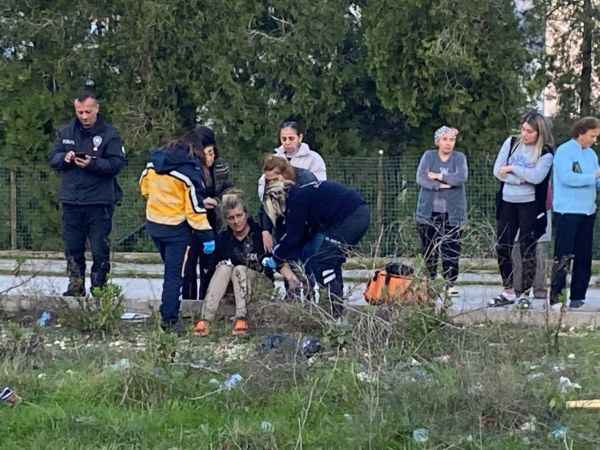 Yanan evini göz yaşları içerisinde izledi..