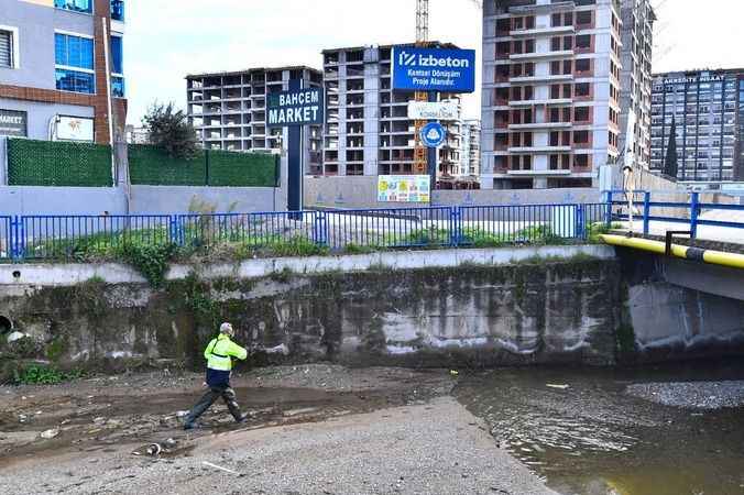 İzmir haşere ile mücadele ediyor.. İzmir'de 300 bin noktada sivrisinek mücadelesi