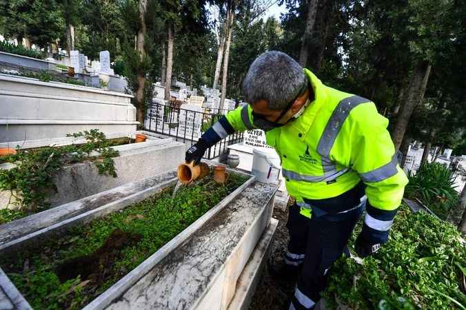 İzmir haşere ile mücadele ediyor.. İzmir'de 300 bin noktada sivrisinek mücadelesi