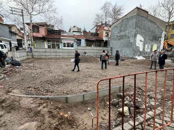 Başkan Avcu, çalışmaları yerinde inceledi, esnafın nabzını tuttu..