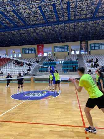 BAÜN Öğrenci Toplulukları Voleybol Turnuvasında Ödüller Sahiplerini Buldu