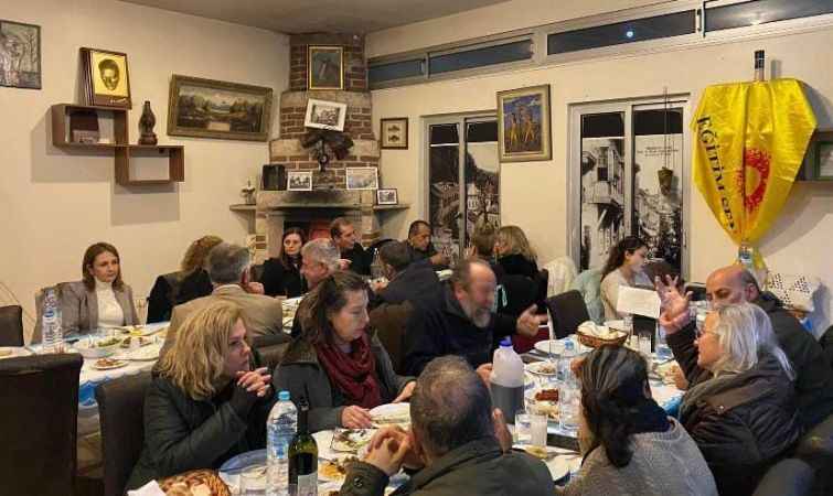 Ayvalık’ta Eğitim-Sen 29. yıldönümünü kutladı