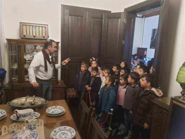 Edremit Belediyesi öğrencileri kültür ve tarihle buluşturuyor