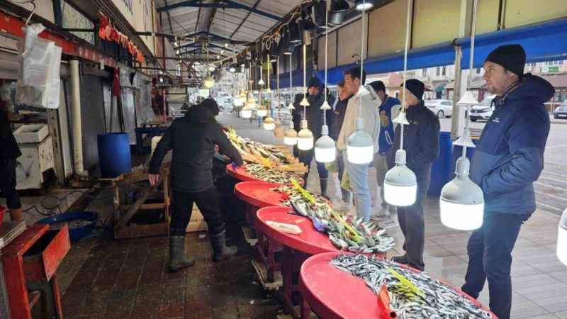 Marmara'daki fırtına balık fiyatlarına patladı..