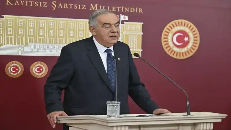 Altıntaş: “Türkiye'de partiler yarışmıyor, ‘Tayyip gitsin mi kalsın mı’ tartışması var”