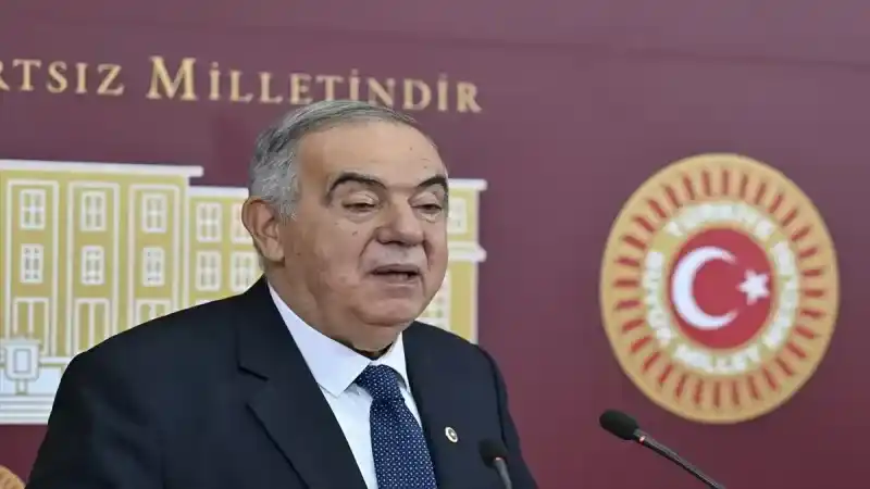 Altıntaş: “Türkiye'de partiler yarışmıyor, ‘Tayyip gitsin mi kalsın mı’ tartışması var”