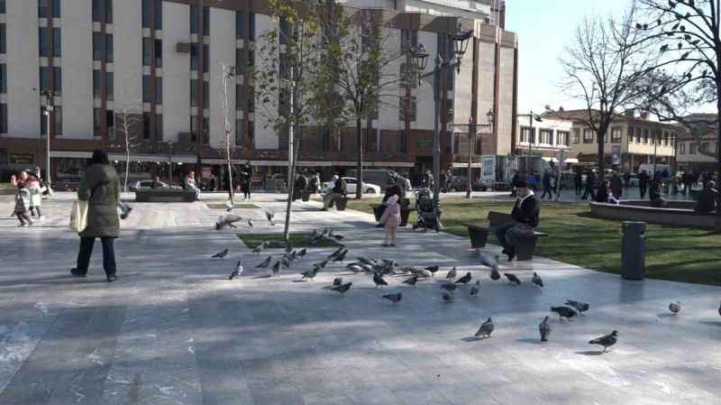 Balıkesir aynı anda iki mevsimi yaşıyor.. Bir yanda kara kış diğer yanda bahar güneşi