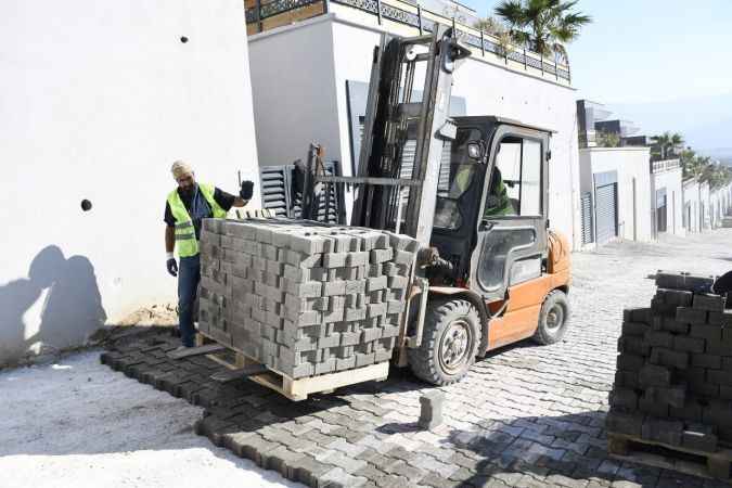 Kuşadası Soğucak Mahallesi yeni yollarına kavuşuyor