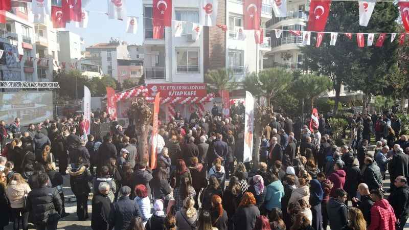 Başkan Atay’dan miting gibi açılış.. Efeler 15. Kitap Kafesine kavuştu