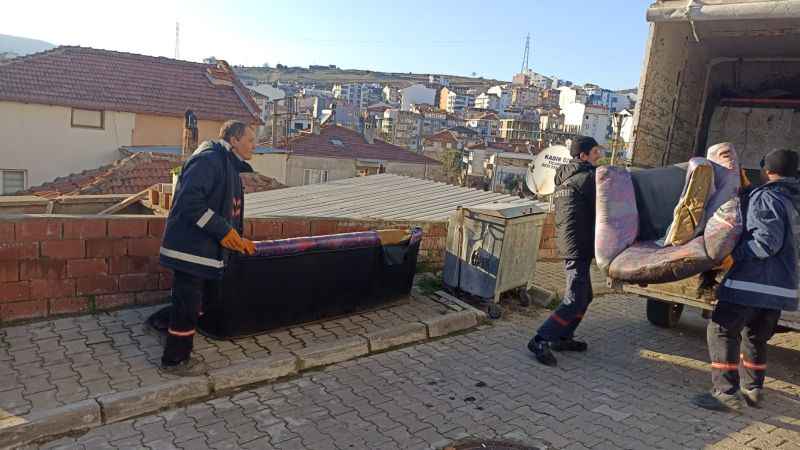 Karesi’de köşe bucak temizlik sürüyor