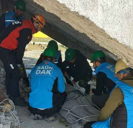 BAÜNDAK, Hafif Arama ve Kurtarma Eğitimini Başarıyla Tamamladı