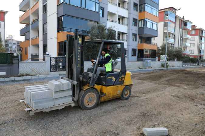 Edremit’te tamirat ve üstyapı çalışmaları devam ediyor