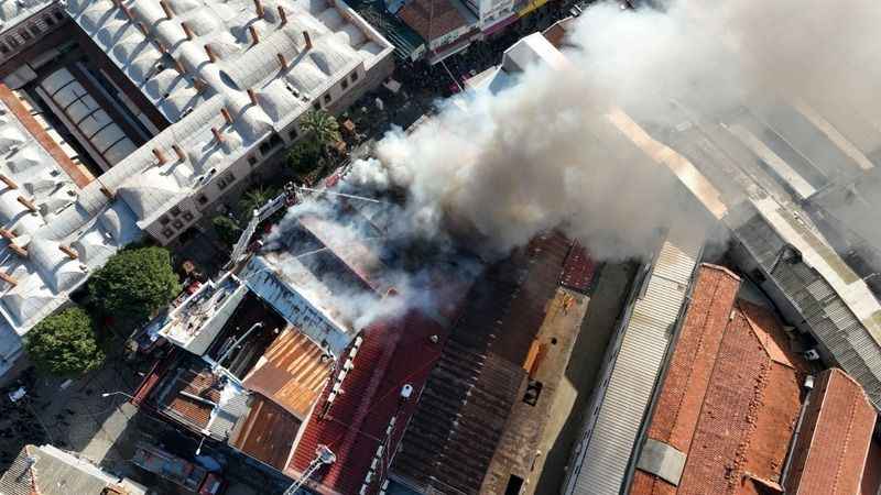 İzmir'de korkutan yangın.. İtfaiye 6 dakikada müdahale etti..