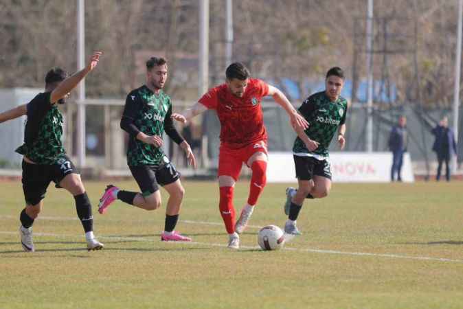 Efeler 09 SFK: 3 - Sapanca Gençlikspor: 2