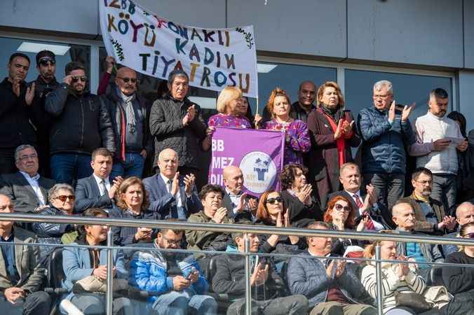 İzmir Tire'de bir ilk.. stadyumun çatısı GES ile kaplandı..