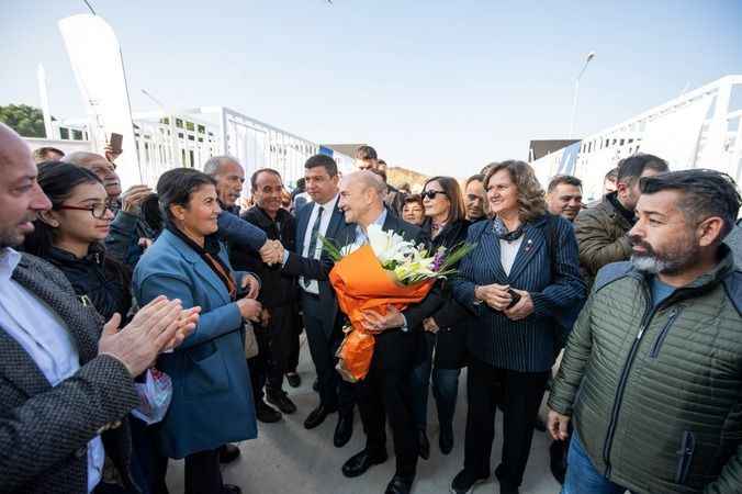 İzmir Tire'de bir ilk.. stadyumun çatısı GES ile kaplandı..