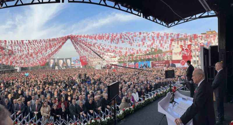 Bahçeli: “Özgür Bey ateşle oynuyor, Özgür’e sahip çıkın”