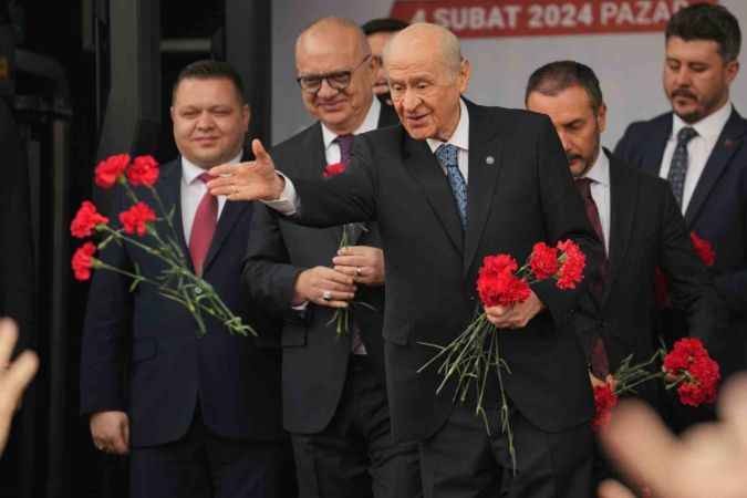 Bahçeli: “Özgür Bey ateşle oynuyor, Özgür’e sahip çıkın”