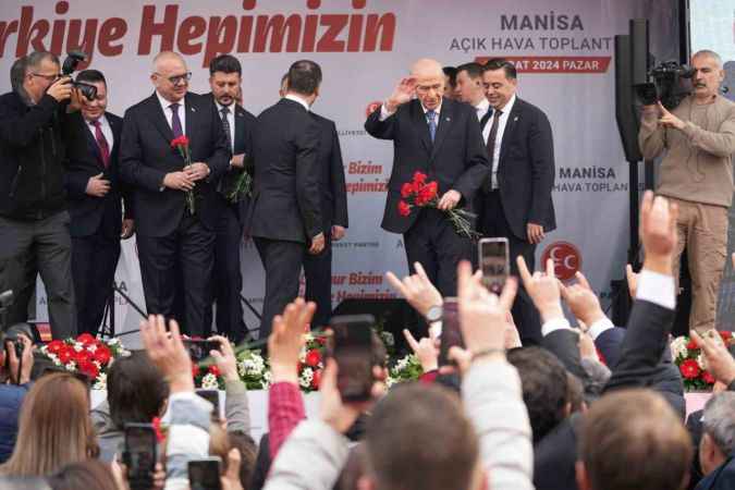 Bahçeli: “Özgür Bey ateşle oynuyor, Özgür’e sahip çıkın”