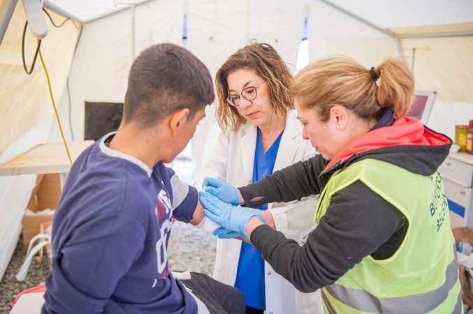 İzmir afet bölgesiyle dayanışmayı sürdürüyor