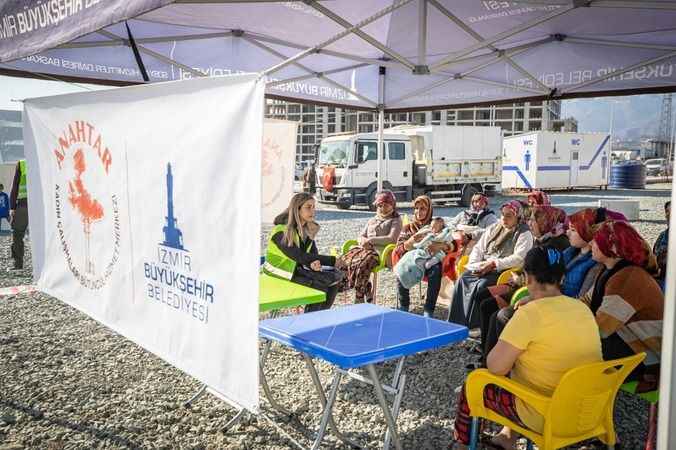 İzmir afet bölgesiyle dayanışmayı sürdürüyor