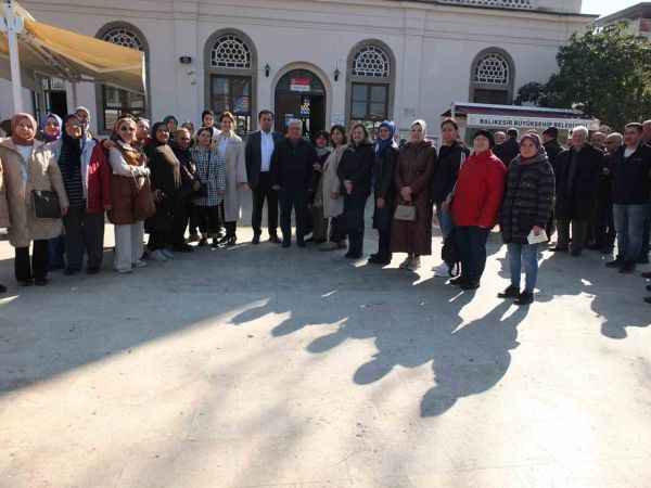 Burhaniye de depremde hayatını kaybedenler anıldı