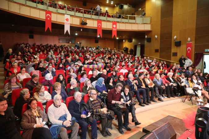 Türk Sanat Müziği Korosu sanatseverleri mest etti