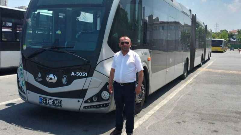 İstanbul da üzücü olay! Metrobüs sürücüsü hayatını kaybetti.. Kaza anları kameralara yansıdı..