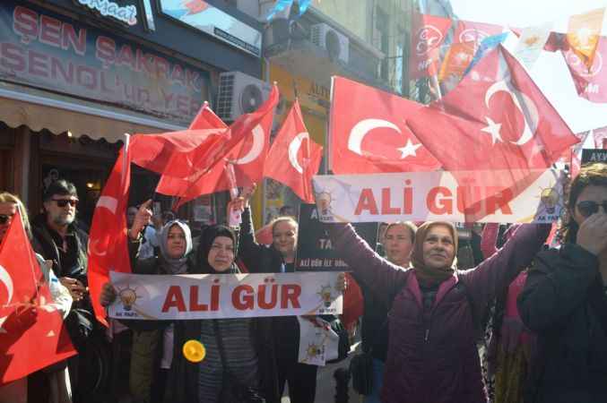 Ayvalık’ta Cumhur İttifakı Belediye Başkan Adayı Ali Gür sahaya indi