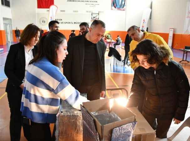 Balıkesir'de Milli Teknoloji Hamlesi'nin temelleri atılıyor.. Balıkesirli gençler bu fuarı çok sevdi.. 