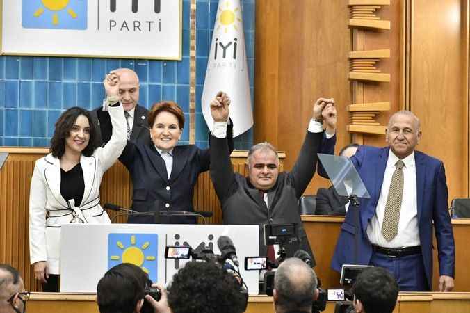 Meral Akşener gözyaşlarına boğuldu..