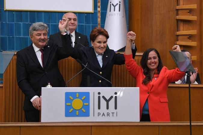 Meral Akşener gözyaşlarına boğuldu..