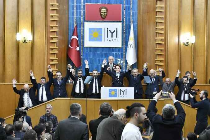 Meral Akşener gözyaşlarına boğuldu..