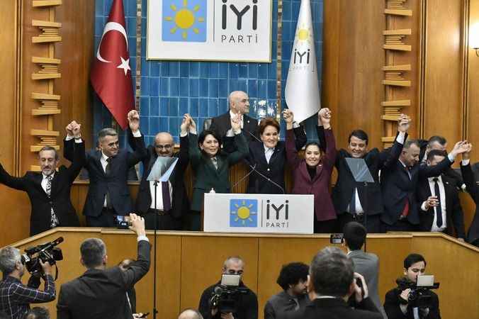 Meral Akşener gözyaşlarına boğuldu..