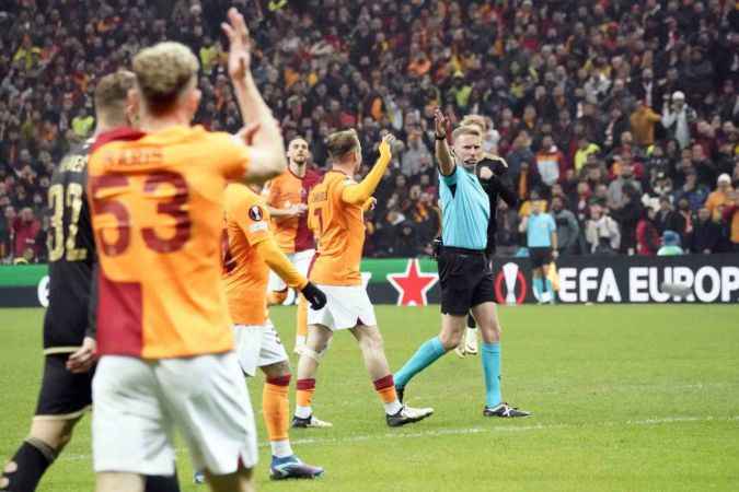 Cimbom avantajı kaptı.. Galatasaray: 3 Sparta Prag: 2