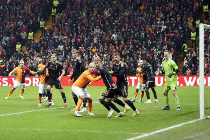 Cimbom avantajı kaptı.. Galatasaray: 3 Sparta Prag: 2