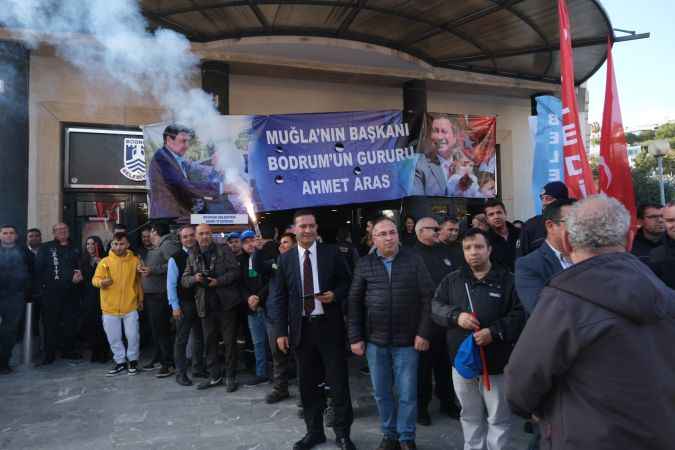 Bu ilçede en düşük işçi maaşı 38 bin TL oldu.. Emekçiler salonu adeta stadyuma çevirdi..!