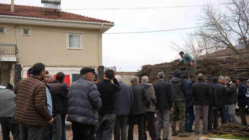 Balıkesir Büyükşehir’den Sındırgı’ya 16 bin ceviz ve badem fidanı